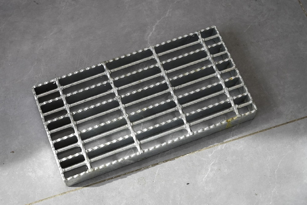 serrated style steel grating